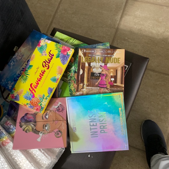 Makeup - Picture 6 of 13